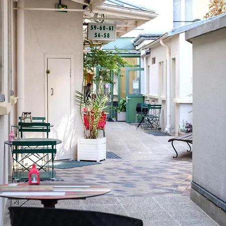 De Montparnasse Hotel 3*